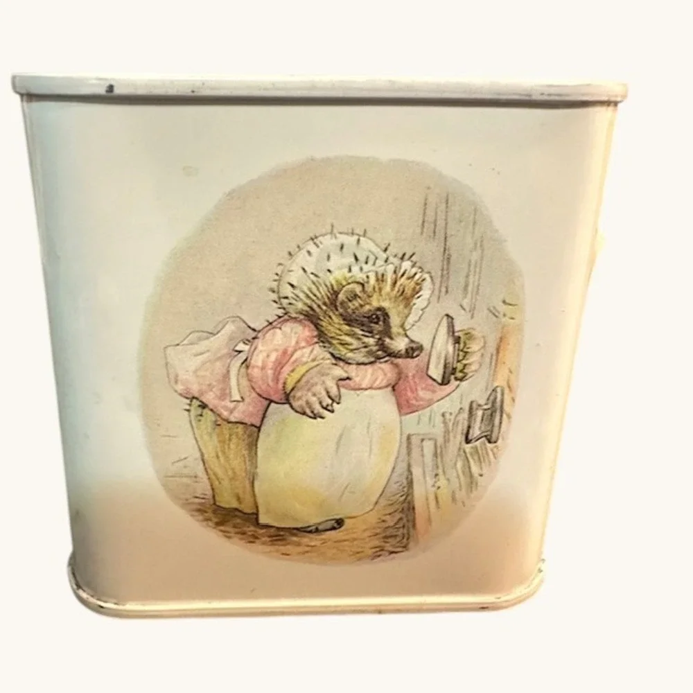 Beatrix Potter Mrs Tiggy Winkle Tin Money Box Piggy Bank Hunky Dory‎ 1986